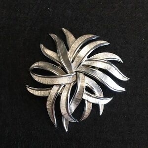 NOS TRIFARI Silvertone Textured Freeform Cluster Brooch Pin Matte & Shiny Finish